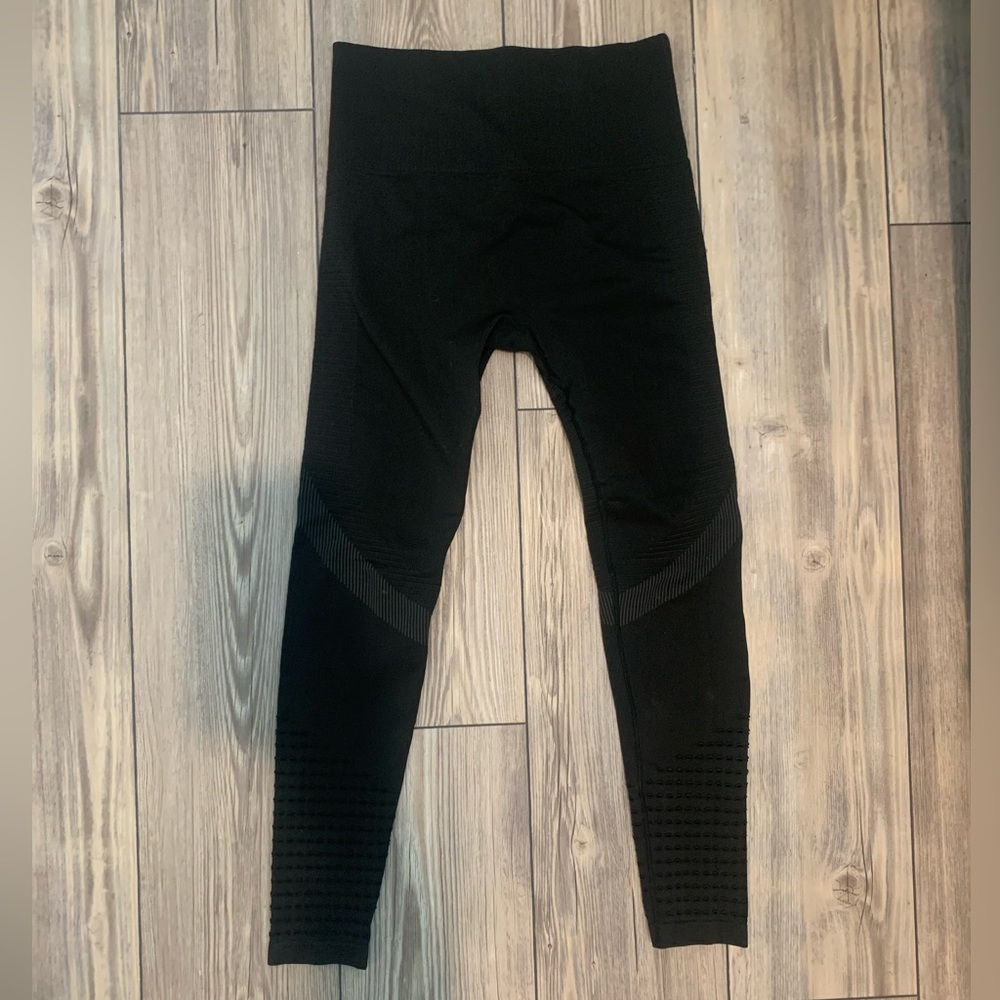 High-waisted black leggings